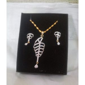 AZ Makers Straight Style Jewellery Set For Women White